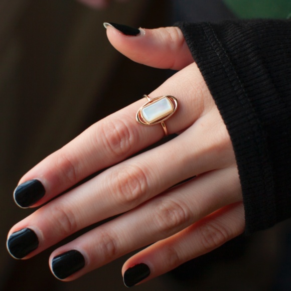 Oval Sea Shell Gold Statement Ring - Picture 4 of 15